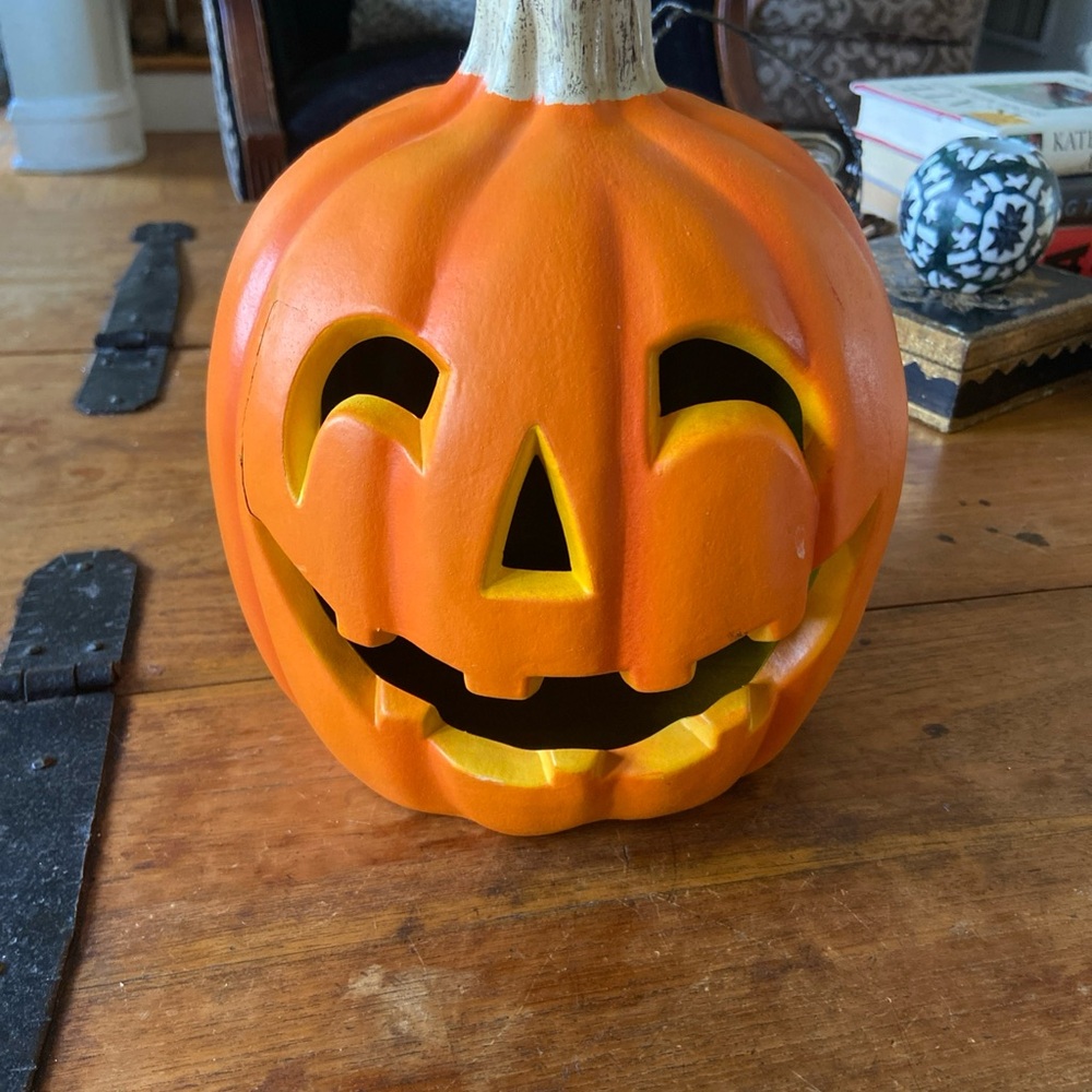 Halloween Plastic light Up Jack-O'-Lantern